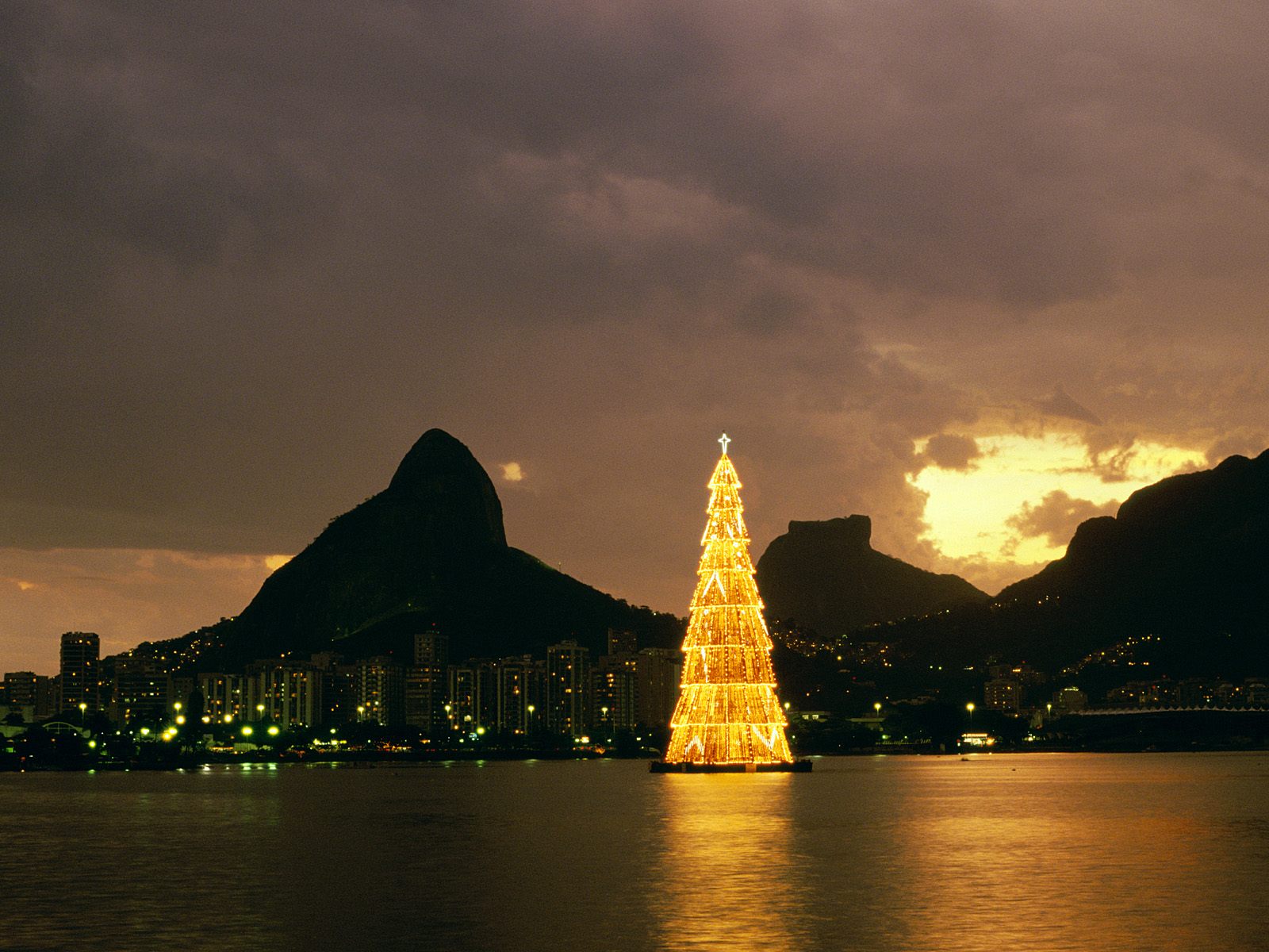 christmas-in-rio-de-janeiro-brazil.jpg